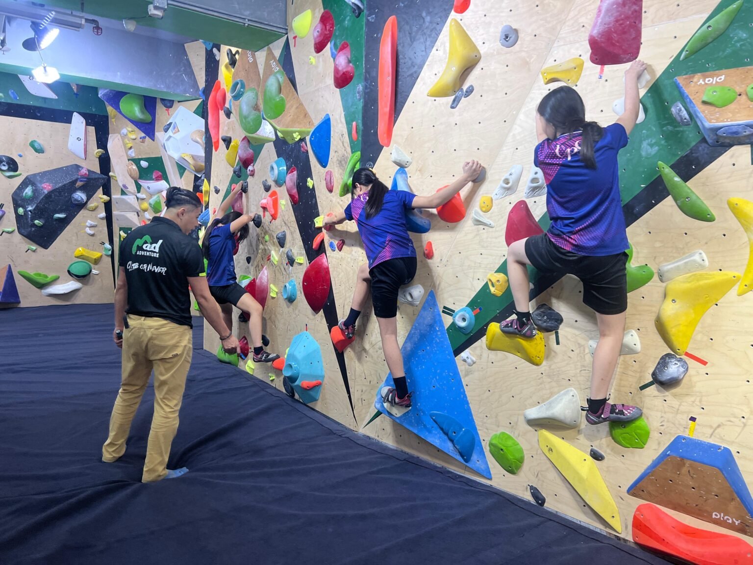 中學生室內抱石_2